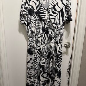 2x Piphany Monochrome Leaf Pattern Top